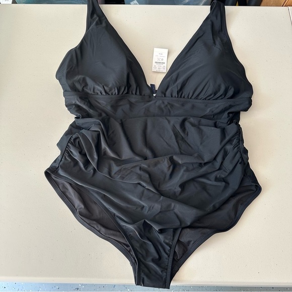 NWT J Crew V Neck Ruched One Piece Swimsuit Black Plus Size 3X - Picture 4 of 9